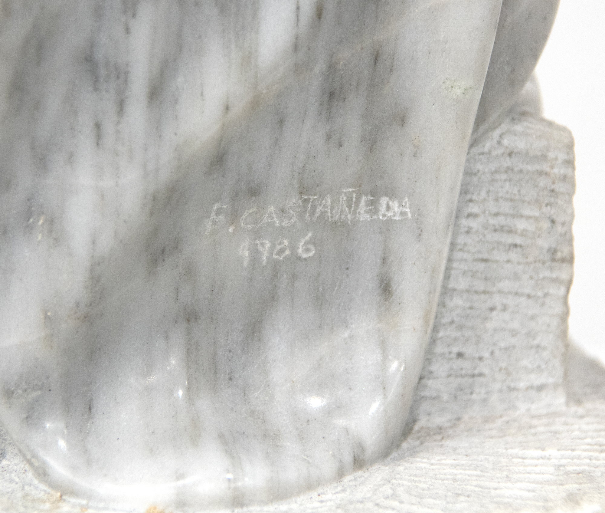 FELIPE CASTANEDA - Pensando - Marmor - 11 1/2 x 7 x 7 in.