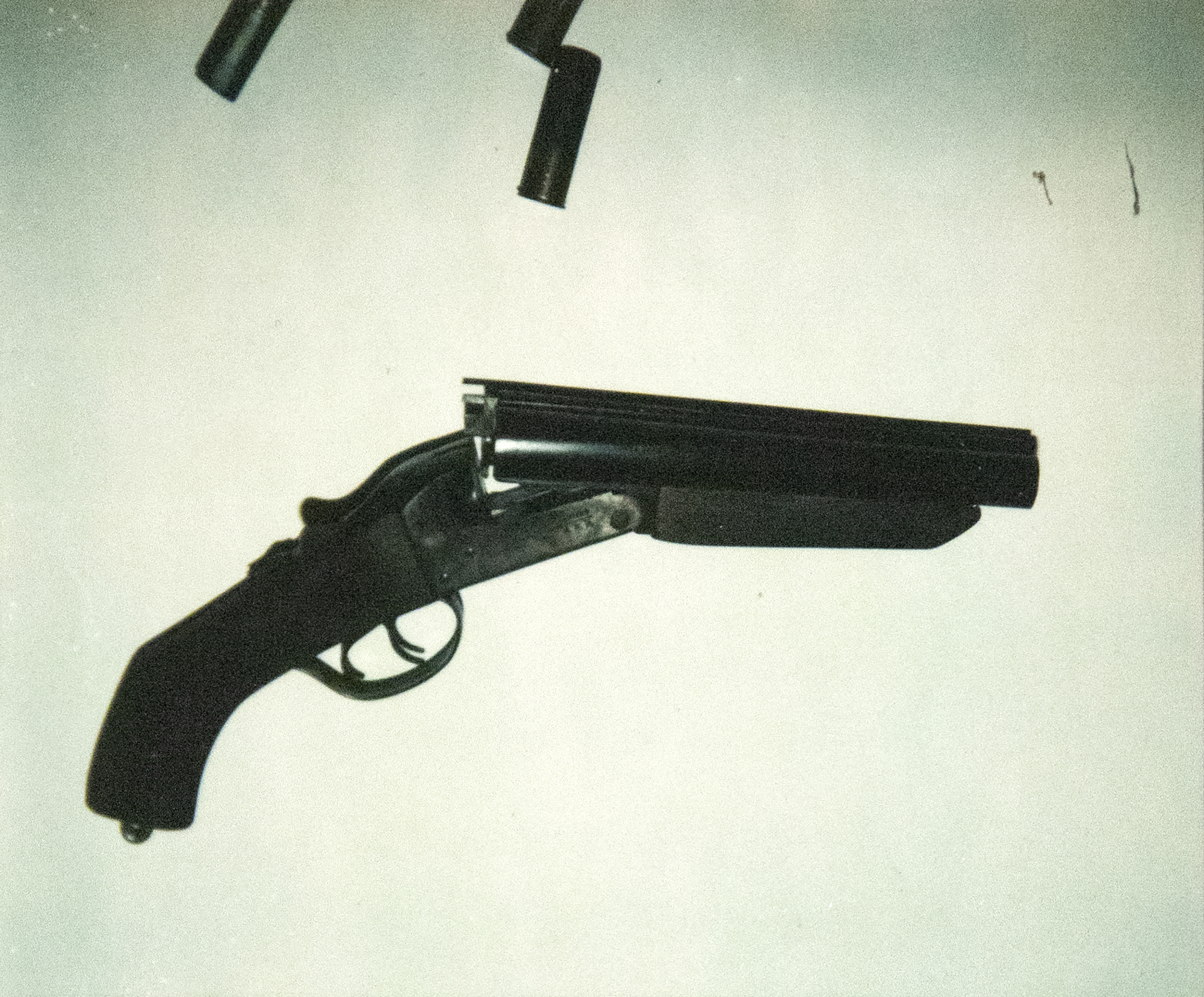 ANDY WARHOL - Pistola - Polaroid, Polacolor - 4 1/4 x 3 3/8 in.