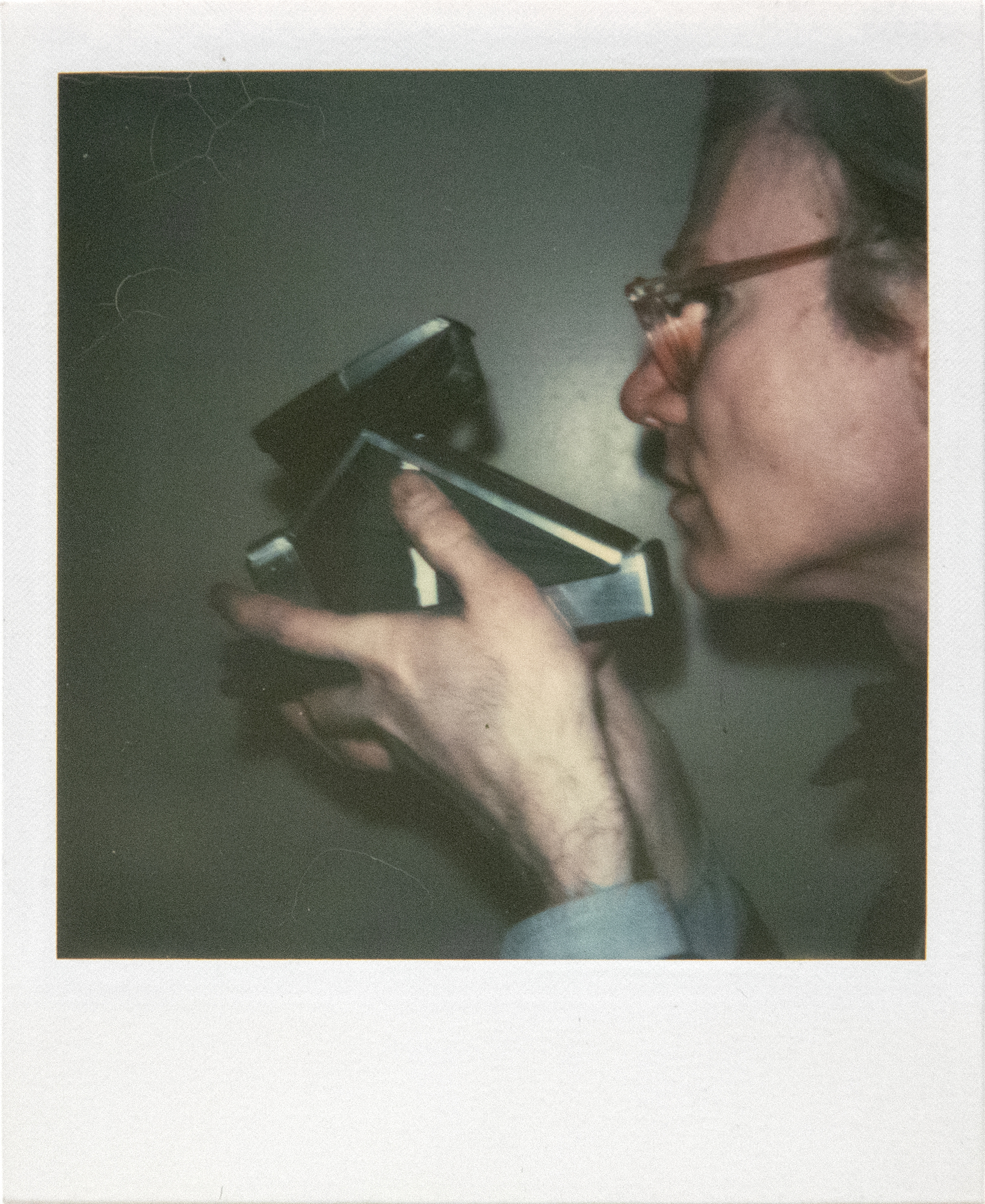 ANDY WARHOL - Self-Portrait with Camera (diptych) - Polaroid, Polacolor - 4 1/4 x 3 3/8 in. ea.