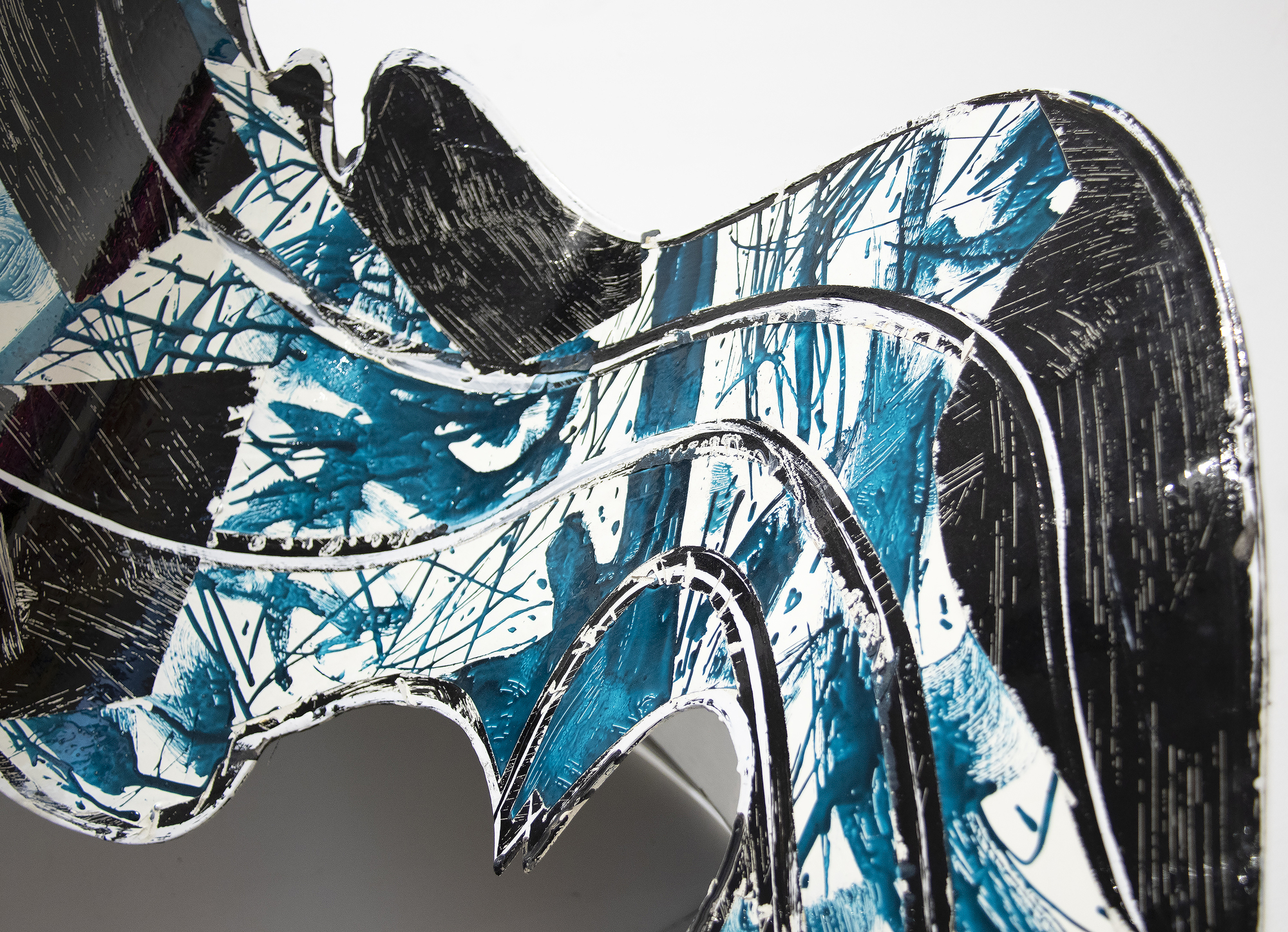 FRANK STELLA - The Musket FRANK STELLA - The Musket - técnica mixta sobre aluminio - 74 1/2 x 77 1/2 x 33 in.
