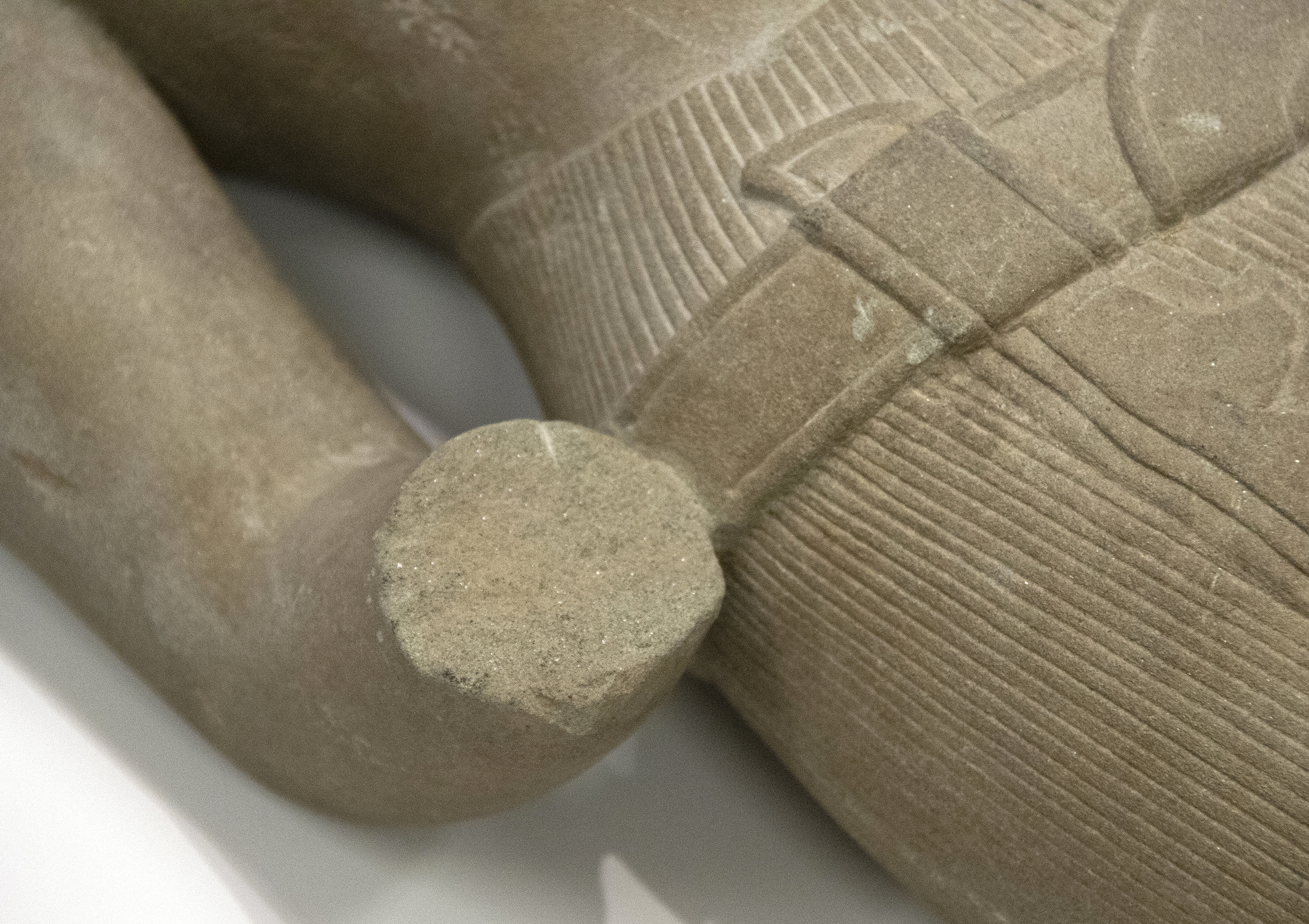 خمر - جذع ذكر - حجر رملي - 24 × 9 × 5 بوصة