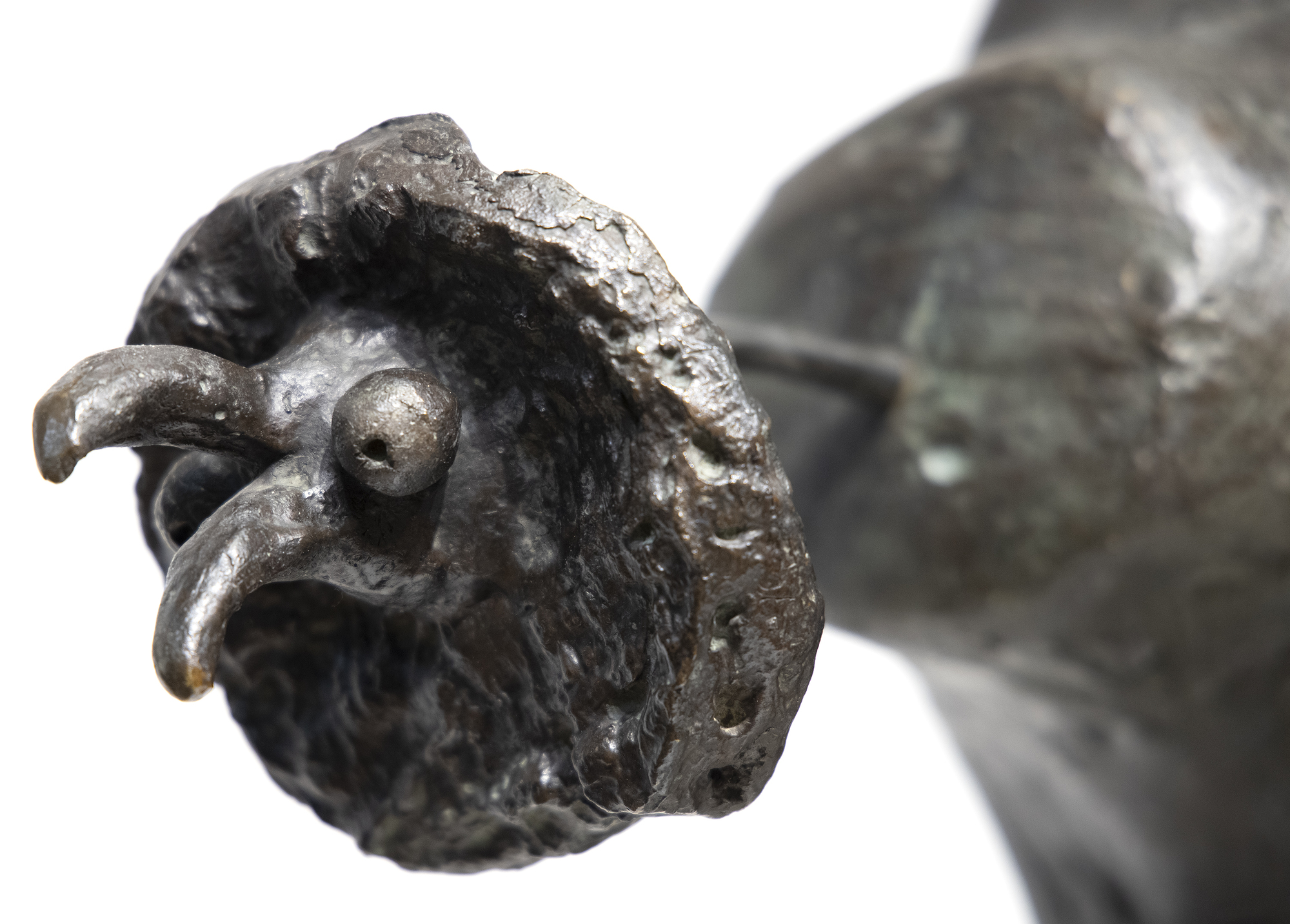 جوان ميرو - L&#039;Oiseau - برونزية وكتلة الرماد - 23 7/8 × 20 × 16 1/8 بوصة.