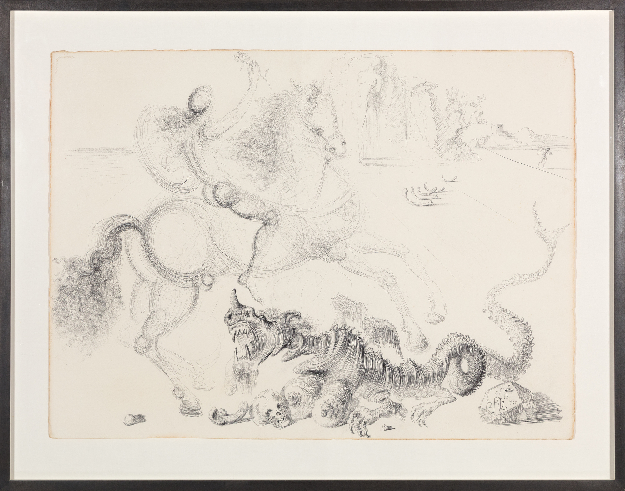 SALVADOR DALI - Saint Georges et le Dragon ダリの完璧な製図能力は、芸術家としての彼の驚くべき幅の広さの根本的な理由である。彼の線に対する感覚、細部へのこだわり、そして比類なき身振り手振りの自信は、彼の創作の幻想的な性質を完全にコントロールすることを可能にした。 キリスト教騎士道の守護聖人である聖ゲオルギウスと、彼がドラゴンを倒すというモチーフは、悪魔、悪、異教徒の信仰に対するキリスト教の信仰の勝利の寓意である。ダリは、「神の恵みである信仰を待っている間に、私は英雄になった」と満足げに語ったほど、このモチーフを複数の媒体で繰り返し描いており、竜退治は、ダリと信仰の関係、さらにはカトリックとの悩ましい関係も浮き彫りにしているのである。