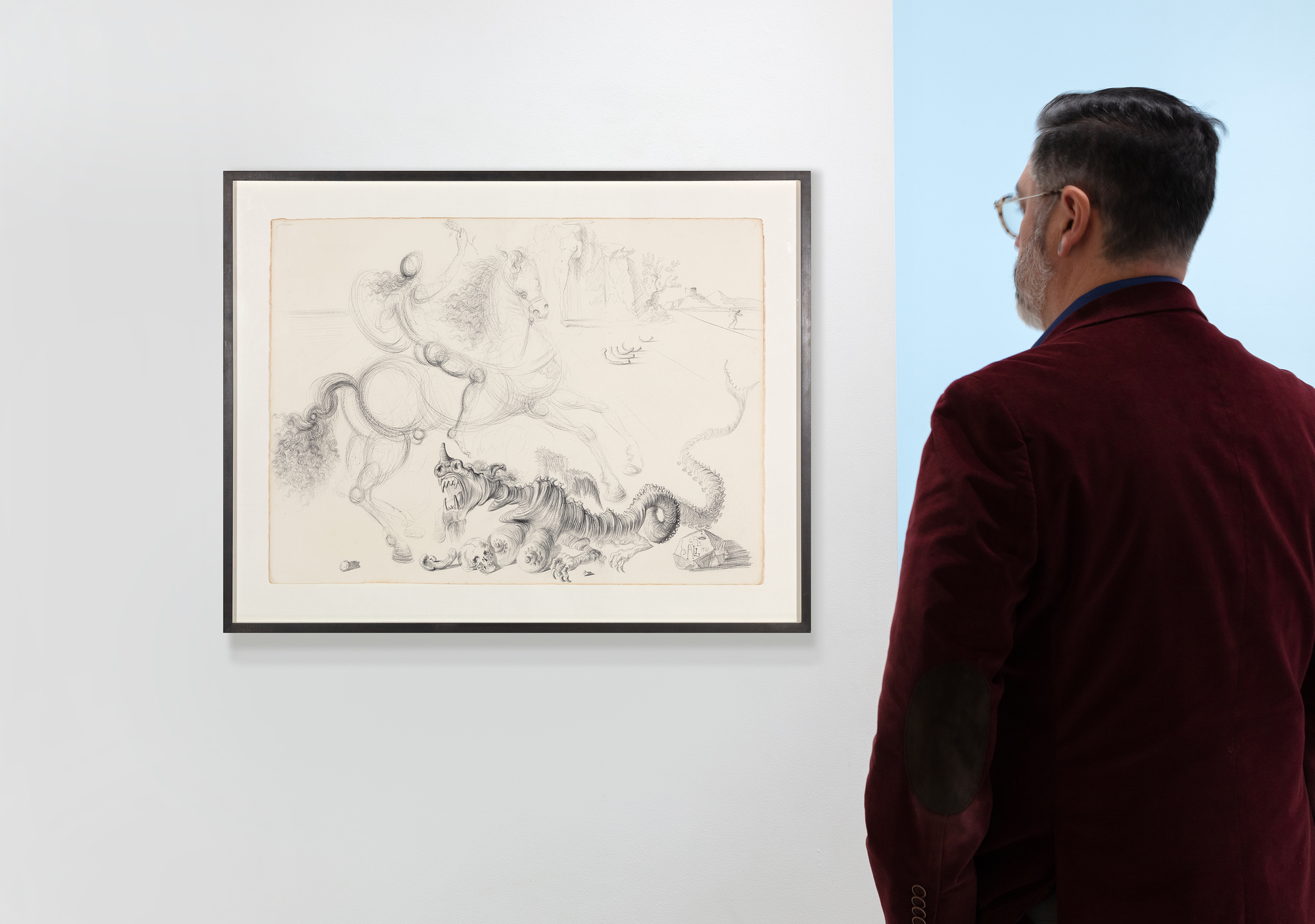 SALVADOR DALI - Saint Georges et le Dragon ダリの完璧な製図能力は、芸術家としての彼の驚くべき幅の広さの根本的な理由である。彼の線に対する感覚、細部へのこだわり、そして比類なき身振り手振りの自信は、彼の創作の幻想的な性質を完全にコントロールすることを可能にした。 キリスト教騎士道の守護聖人である聖ゲオルギウスと、彼がドラゴンを倒すというモチーフは、悪魔、悪、異教徒の信仰に対するキリスト教の信仰の勝利の寓意である。ダリは、「神の恵みである信仰を待っている間に、私は英雄になった」と満足げに語ったほど、このモチーフを複数の媒体で繰り返し描いており、竜退治は、ダリと信仰の関係、さらにはカトリックとの悩ましい関係も浮き彫りにしているのである。