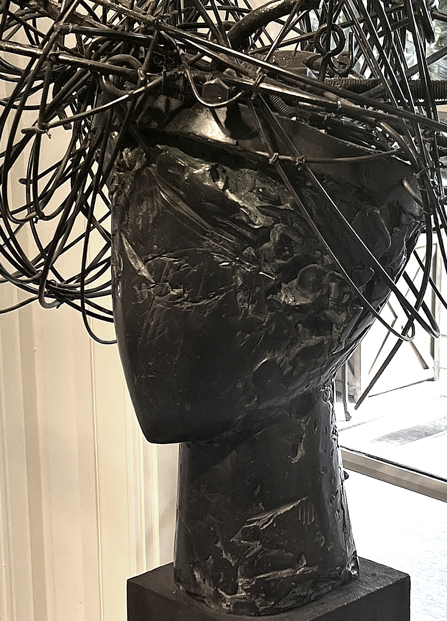 MANOLO VALDES - Cabeza de Medusa I MANOLO VALDES - Cabeza de Medusa I - bronze and iron - 26 x 23 1/4 x 31 in. (74 in. overall with base)