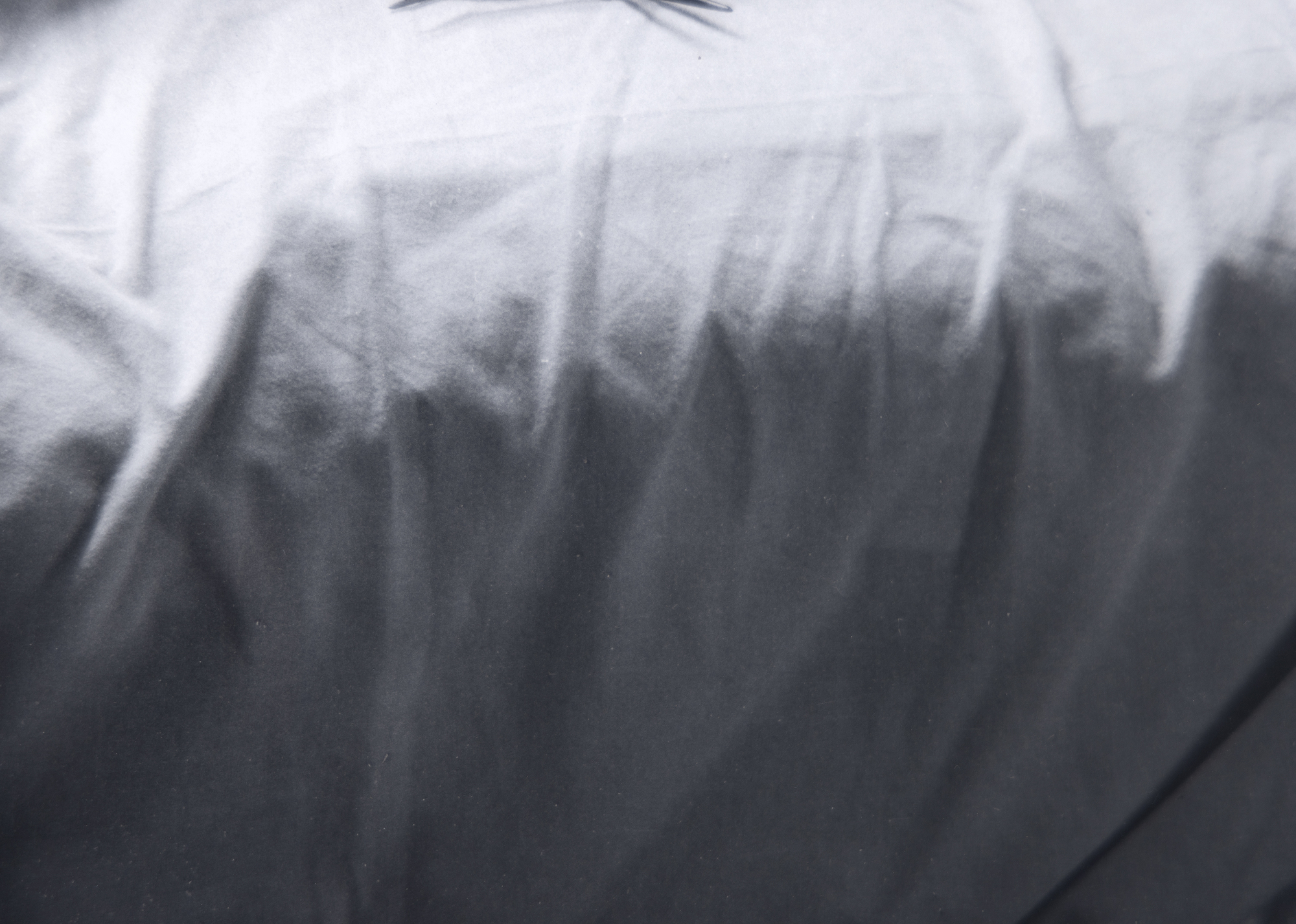 IMOGEN CUNNINGHAM - The Unmade Bed IMOGEN CUNNINGHAM - Le lit défait - épreuve à la gélatine argentique - 10 1/4 x 13 1/2 in.