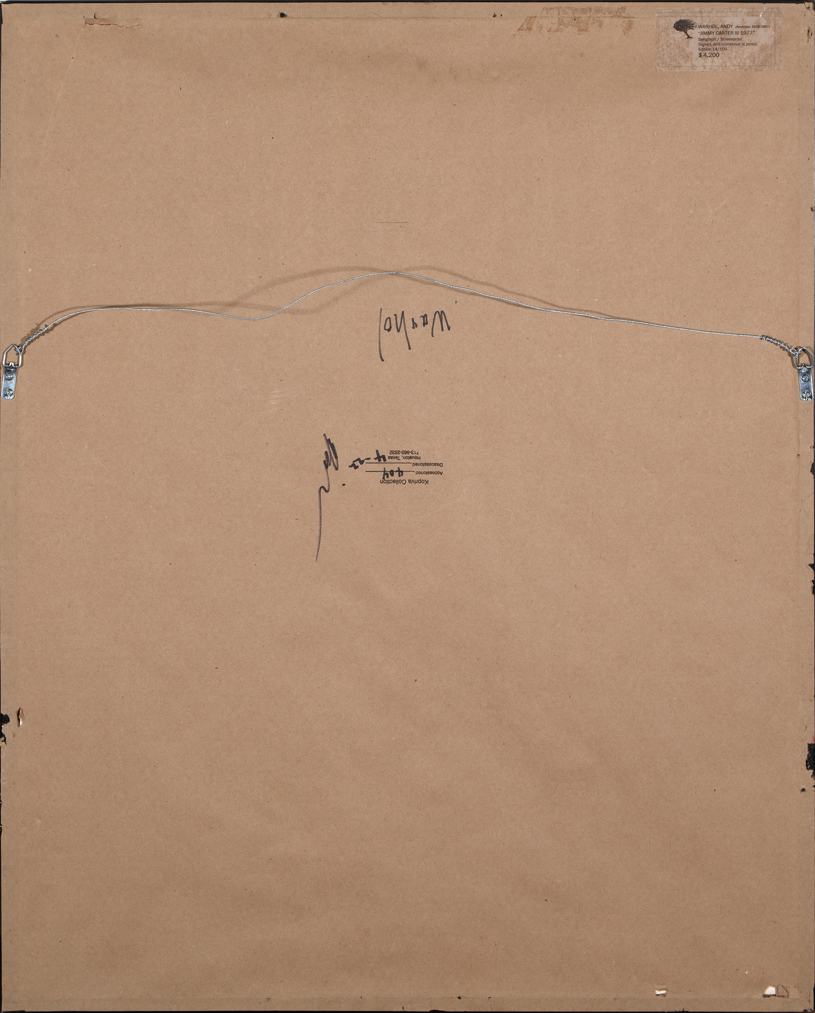 Généralement perçu comme apolitique, Andy Warhol a pourtant réalisé des portraits de dirigeants politiques dès le début de son parcours artistique. L&#039;examen de ses portraits présidentiels, de l&#039;ère Kennedy aux années Reagan, révèle son inclination croissante à explorer des thèmes politiques et son acceptation grandissante parmi les hautes sphères de la politique. Warhol a réalisé trois séries distinctes de portraits de Jimmy Carter. La première, Jimmy Carter I, a servi d&#039;affiche de collecte de fonds pour la campagne présidentielle de Carter, représentant un Carter particulièrement solennel. Cependant, les portraits postérieurs à l&#039;élection, Jimmy Carter II et Jimmy Carter III, révèlent la gaieté caractéristique de Carter, qui transparaît dans son sourire. Jimmy Carter III figurait dans les &quot;Impressions inaugurales&quot; de Carter, un portfolio comprenant des œuvres des artistes Roy Lichtenstein et Robert Rauschenberg.