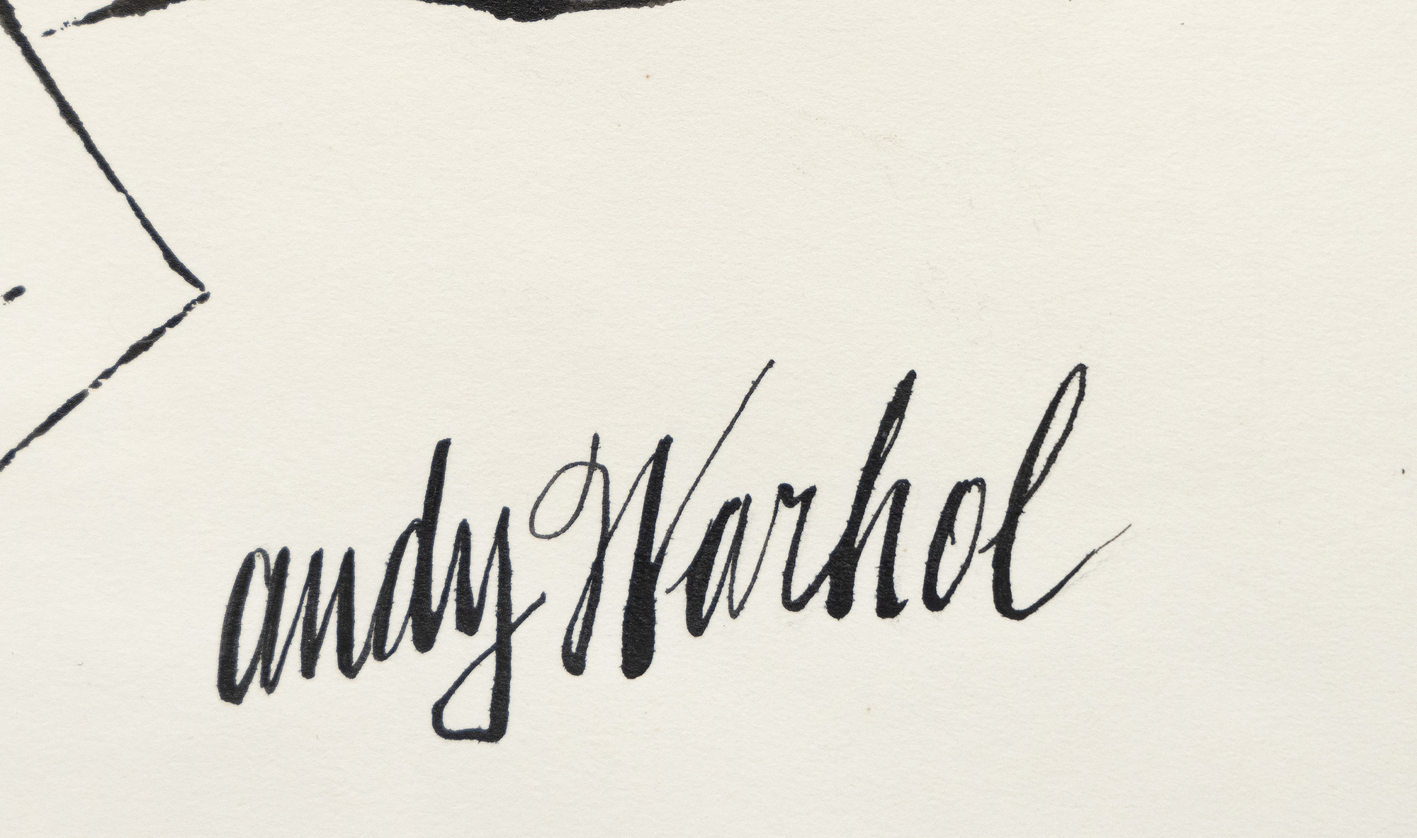 A menudo pasados por alto, los dibujos en tinta y color de Warhol muestran su habilidad para reducir motivos y elementos a su naturaleza esencial utilizando una economía de línea y una maravillosa jovialidad que caracteriza a cada uno de ellos. A menudo nos recuerdan que el arte puede ser el mejor proveedor de humor y capricho si no se complica y fluye libremente. Sin título, Flores es un anticipo de su famoso diseño para Vogue de 1960, que combina dibujos de flores en colores fluorescentes. Anticipa la temprana inclinación de Warhol a separar la línea del color, un recurso que más tarde daría a sus imágenes serigrafiadas su inmediatez abstracta.