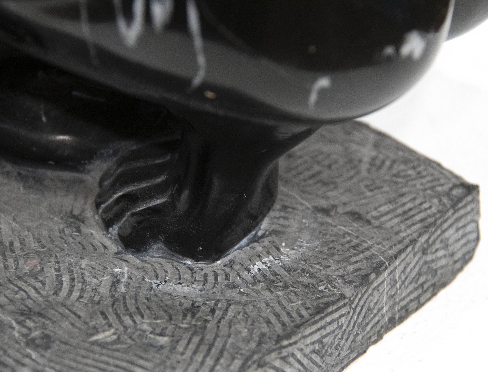 FELIPE CASTANEDA - Mujer Hincada FELIPE CASTANEDA - Mujer Hincada - black onyx - 15 3/4 x 8 1/2 x 9 in