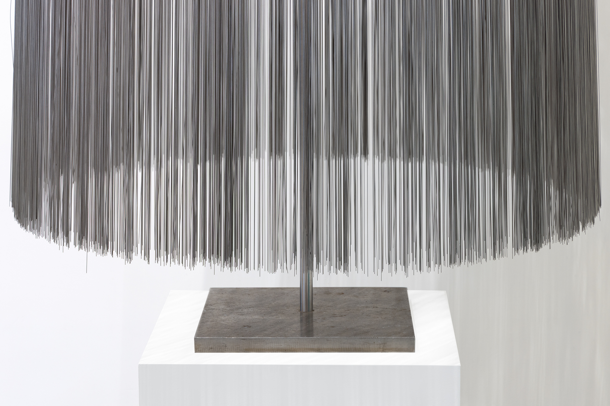 HARRY BERTOIA - Willow Sculpture HARRY BERTOIA - Willow Sculpture - stainless steel - 61 1/2 x 39 x 39 in.
