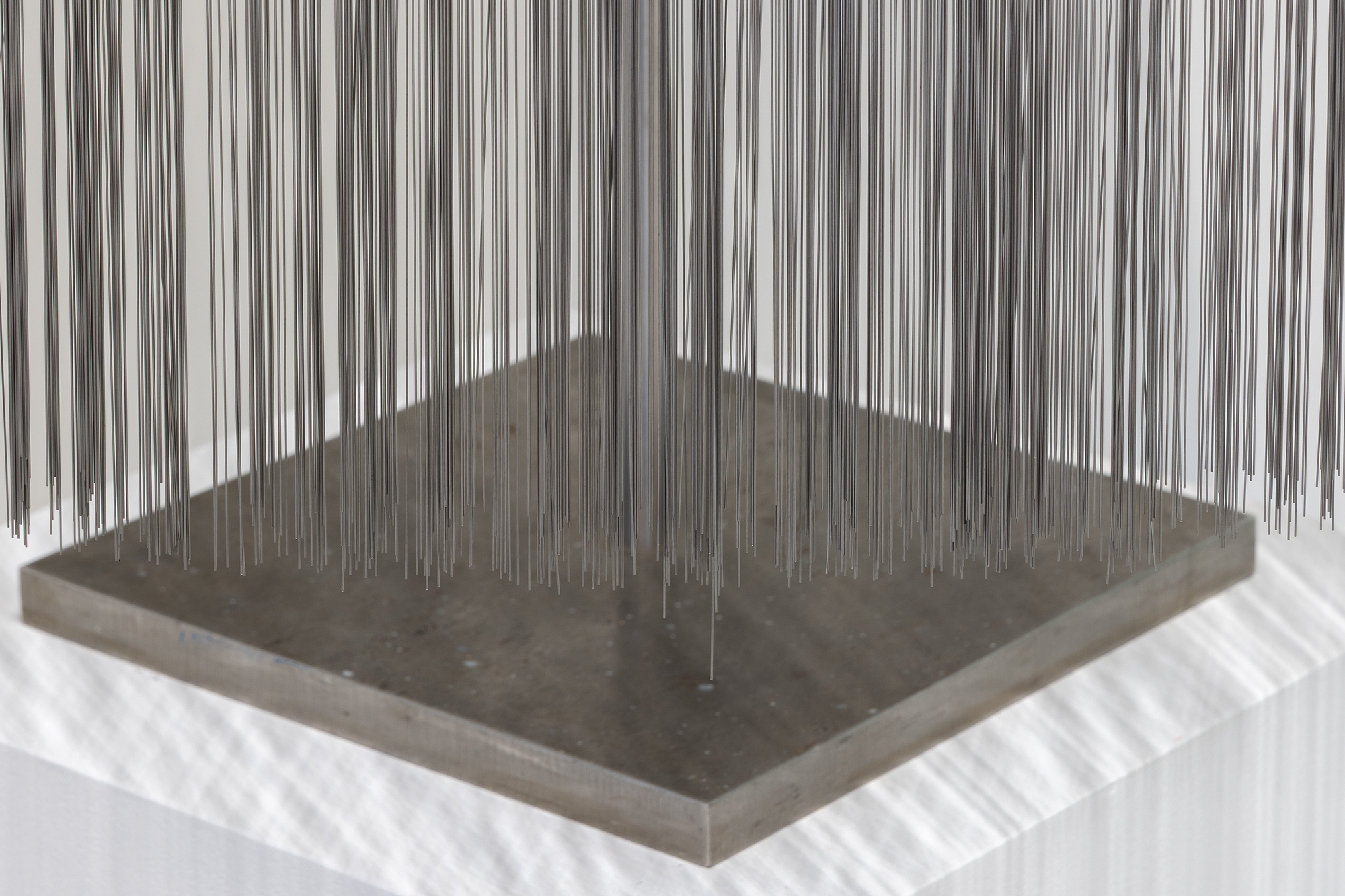 HARRY BERTOIA - Willow Sculpture HARRY BERTOIA - Willow Sculpture - stainless steel - 61 1/2 x 39 x 39 in.
