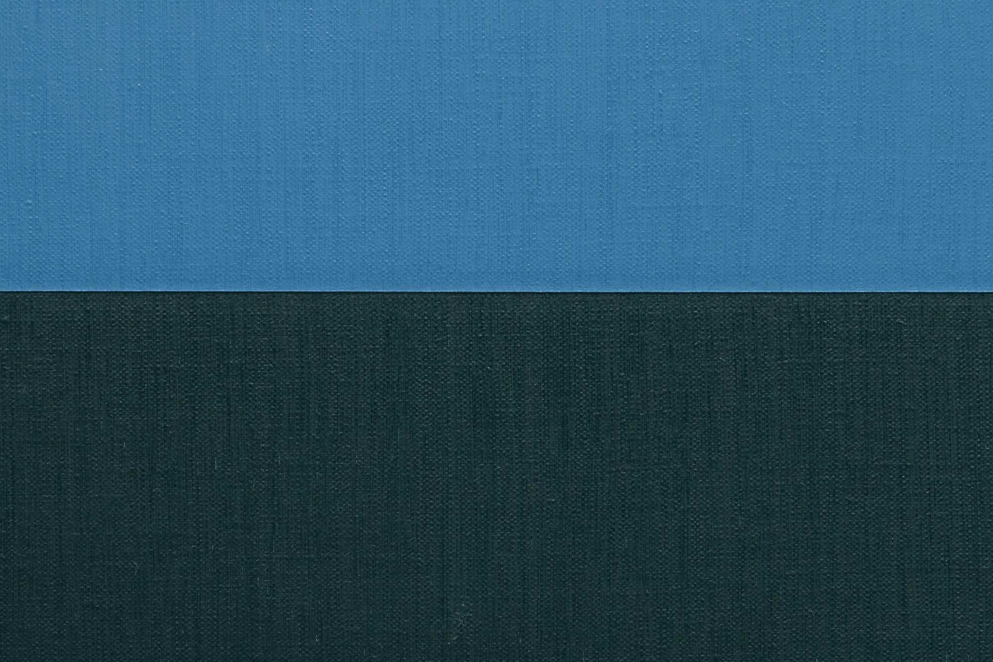 Karl Benjamin y sus colegas Lorser Feitelson, Frederick Hammersley y John McLaughlin ocupan un lugar destacado en la historia del arte abstracto estadounidense. Conocidos por sus formas geométricas precisas y sus bordes limpios que enfatizan la planitud, son los pintores californianos del Hard-edge que surgieron a finales de la década de 1950. A diferencia de Ellsworth Kelly, por ejemplo, su obra refleja un brillo, una claridad y una paleta que sugieren el entorno natural y construido de California en lugar de las influencias más urbanas e industriales que se perciben en la Costa Este. Además, en comparación con la competitiva escena artística de la Costa Este, el grupo californiano era una comunidad de artistas relativamente pequeña y muy unida, con un sentido de la colaboración y la exploración compartida que contribuyó a crear un movimiento cohesionado con una identidad propia.