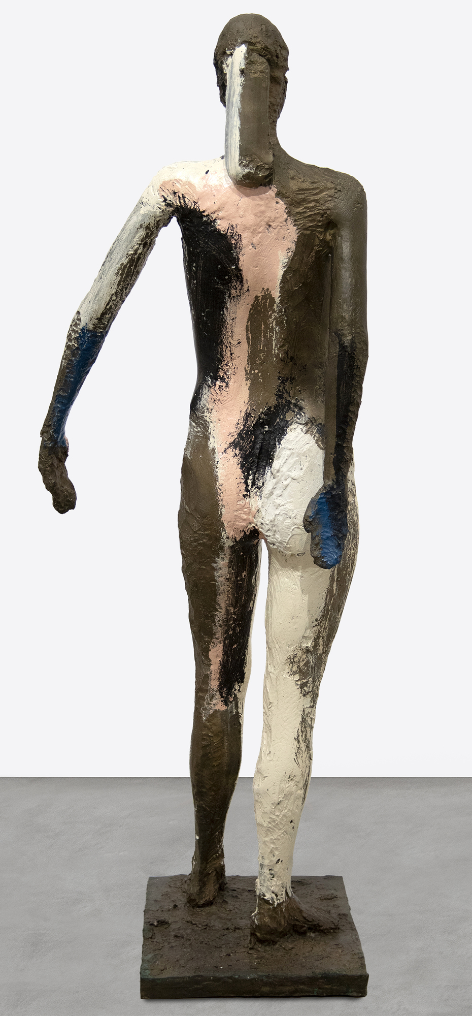 Manuel Neri fue una figura central del movimiento figurativo de la zona de la bahía en la década de 1960. En lugar de las formas abstractas, el grupo hacía hincapié en la emoción a través del poder de la forma humana. La presente obra, &quot;Sin título&quot; (1982), explora la forma femenina a escala real.  Neri prefirió trabajar con una sola modelo a lo largo de sus 60 años de carrera, Maria Julia Klimenko. La ausencia de un rostro en muchas de las esculturas añade un elemento de misterio y ambigüedad. El centro de la composición en &quot;Sin título&quot; es la estructura y la forma de la figura.  Manuel Neri está representado en numerosas colecciones de museos de todo el mundo, como la Addison Gallery/Phillips Academy; la Colección Anderson de la Universidad de Stanford; el Instituto de Arte de Chicago; el Centro de Arte Cantor de la Universidad de Stanford; el Museo de Arte de Cincinnati; el Museo de Arte Crocker de Sacramento (California); el Museo de Arte de Denver; el Museo de Arte de El Paso (Texas); los Museos de Bellas Artes de San Francisco; los Museos de Arte de la Universidad de Harvard; el Museo y Jardín de Esculturas Hirshhorn de Washington, D.C.; Honolulu Museum of Art, The Metropolitan Museum of Art, Nueva York y la National Gallery of Art, Washington, DC.