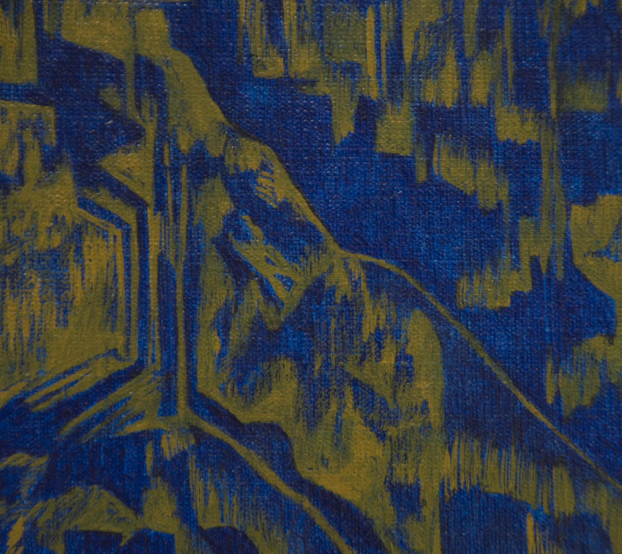 Les images miroirs d'une figure masquée embrassent un homme à poitrine nue et barbu, dont la stature relative est presque celle d'un enfant. Leur étreinte reflète celle de la Pieta de Michel-Ange et les nombreuses représentations similaires du Christ et de la Vierge. Une nuance de bleu foncé jette une ombre sur la composition, certes un indicateur temporel, mais peut-être aussi une référence à la période bleue de Picasso, une influence majeure sur l'œuvre de Pellegrini. Les panneaux muraux derrière les figures représentent des scènes religieuses et rappellent les murs de vitraux des églises et des chapelles. La lumière brille par les fenêtres de la ville en contrebas, également illuminée par la pleine lune qui surplombe les paysages montagneux.