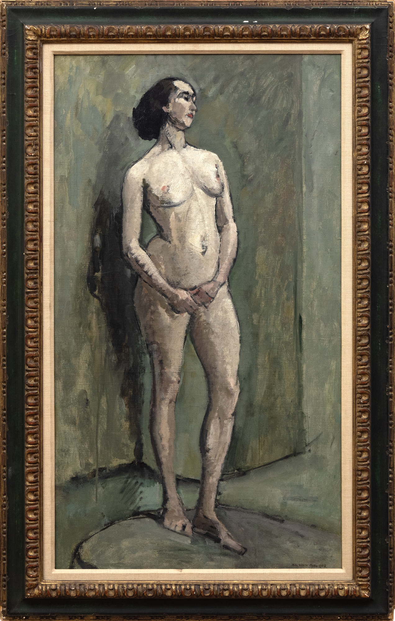 MAX WEBER - Parisian Model Max Weber zog 1905 nach Paris, als die Stadt das Epizentrum der künstlerischen Innovation war. Seine frühen Werke zeigen den gleichzeitigen Einfluss der kühnen Farbpalette des Fauvismus und der fragmentierten Darstellung der Realität durch den Kubismus. Weber imitierte diese Stile jedoch nicht einfach, sondern integrierte und interpretierte sie neu, um etwas Eigenes zu schaffen. Webers Bedeutung liegt nicht nur in seinen abstrakten Werken, sondern auch in seiner Rolle als Vermittler von Ideen der Moderne. Weber spielte eine entscheidende Rolle im transatlantischen Dialog, der die Entwicklung der amerikanischen Kunst im 20. Seine Darstellungen von Frauenfiguren stellen eine Synthese aus Abstraktion und Gegenständlichkeit dar, die das Wesen seiner Sujets einfängt und sich von den traditionellen figurativen Werken löst.