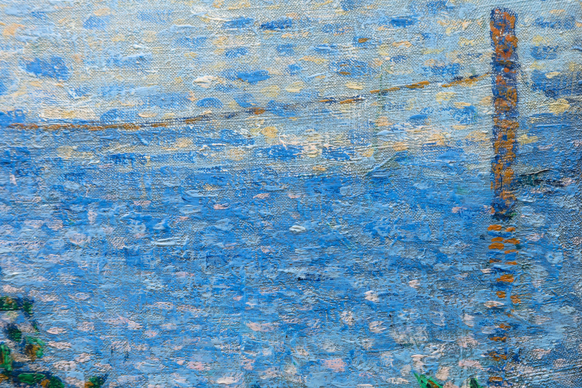 1886年5月15日，乔治-修拉（Georges Seurat）的最高成就《拉格朗日岛的星期天下午》在第八届印象派画展上亮相，一场新艺术运动的视觉宣言就此诞生。修拉可以称得上是最初的 "科学印象派"，其创作方式后来被称为点彩主义或分割主义。然而，是他的朋友和知己，24岁的保罗-西尼亚克，以及他们不断的对话，导致了他们在理解光和颜色的物理学和出现的风格上的合作。西尼亚克是一个没有受过训练的印象派画家，但却是一个才华横溢的画家，他的气质完全适合于实现艰苦的笔触和色彩所需的严格和纪律性。西尼亚克很快就吸收了这种技术。他还见证了修拉两年来在巨大的《大山》上建立无数个未混合的色点的艰辛历程。西尼亚克是个外向的人，修拉是个内向的人，他们一起颠覆了印象派的进程，并改变了现代艺术的进程。