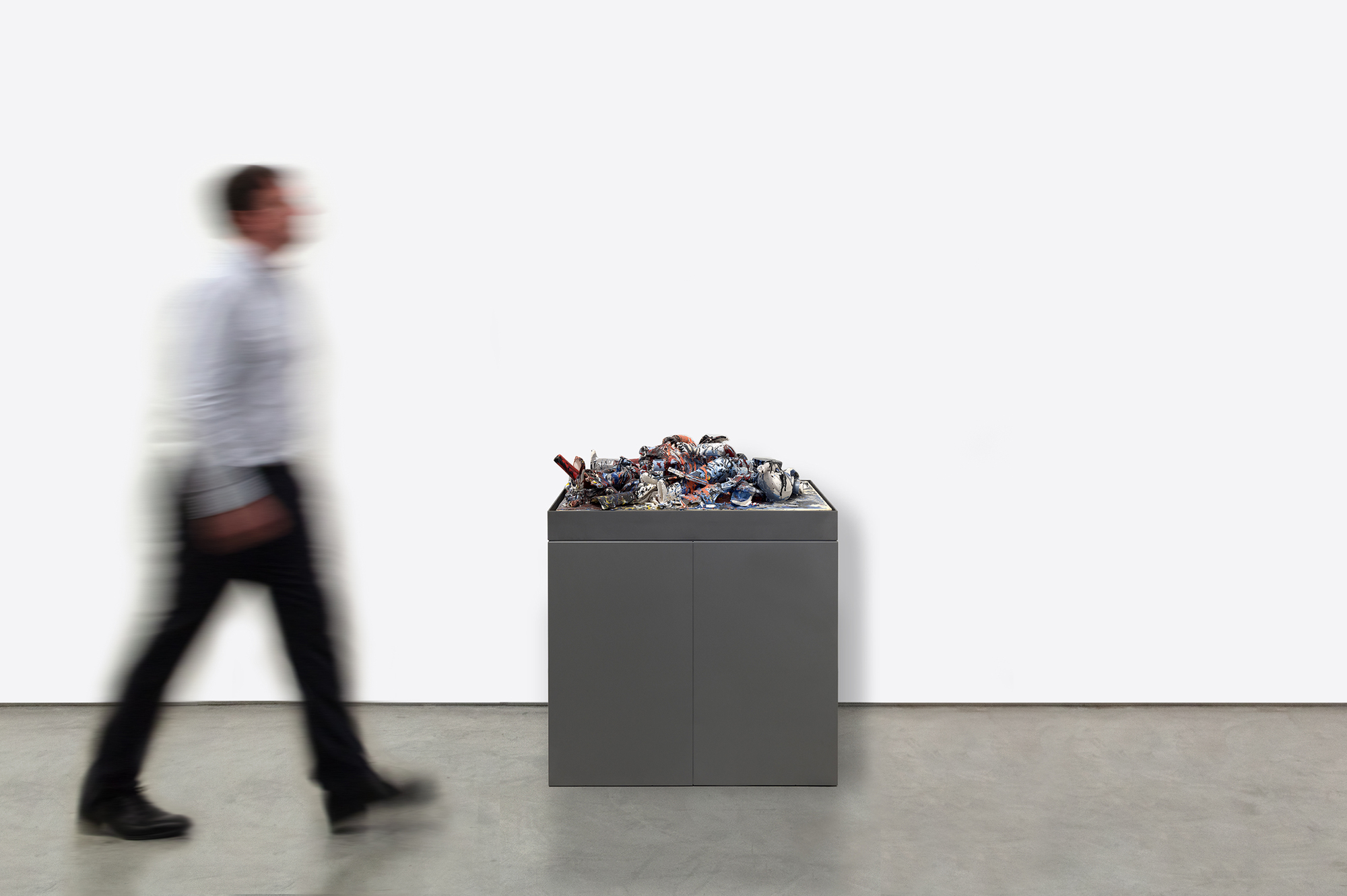 WALEAD BESHTY - Los Caballos en la Conquista WALEAD BESHTY - Los Caballos en la Conquista - Ceramica Suro slip cast remnants, glaze, and firing plate - 9 1/2 x 32 1/4 x 21 1/2 in.