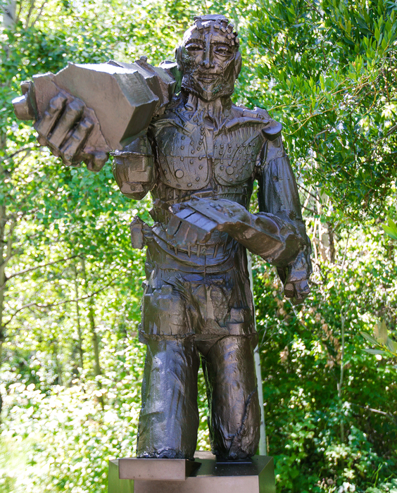 MATTHEW MONAHAN - Nation Builder MATTHEW MONAHAN - Nation Builder - cast bronze - 107 x 62 x 27 in.