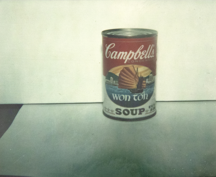 ANDY WARHOL - Lata de sopa Campbell's (sopa Wonton) - Polaroid sobre tabla - 4 1/4 x 3 3/8 in.
