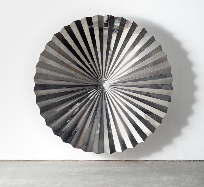 ANISH KAPOOR - Halo ANISH KAPOOR - Halo - stainless steel - 120 x 120 x 27 in.