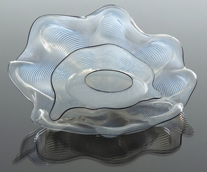 DALE CHIHULY - White Seaform with Black Lip Wraps - blown glass - 5 x 11 1/4 x 9 1/2 in.