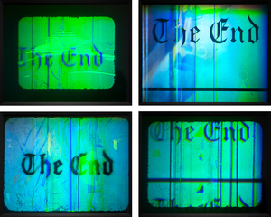 Ed Ruscha es uno de los artistas americanos más distinguidos, en parte por sus exploraciones de los símbolos de Americana y la relación entre el lenguaje y el arte. The End es un tema cinematográfico que el artista utilizó en los años 90 y 2000 y que aparece en pinturas, grabados y dibujos, especialmente en la pintura a gran escala de 1991 en el Museo de Arte Moderno. Para hacer frente al paso del tiempo y a la obsolescencia, Ruscha utiliza un tipo de letra anticuado y una antigua tradición cinematográfica de utilizar texto en las películas. El concepto de efímero se enriquece con las propias palabras, The End, y la naturaleza del propio medio; considerado futurista cuando se desarrolló en los años sesenta, la tecnología láser para hologramas también crea una sensación de impermanencia a medida que las imágenes cambian con el movimiento del espectador. Mientras que hay un movimiento innato en las palabras e imágenes en movimiento, estos hologramas también representan un punto final - un momento transitorio congelado en el tiempo.