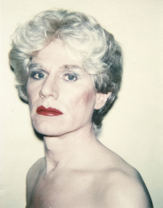 ANDY WARHOL - 自画像在拖 - 独特的Polacolor ER打印 - 4 1/4 x 3 3/8英寸。