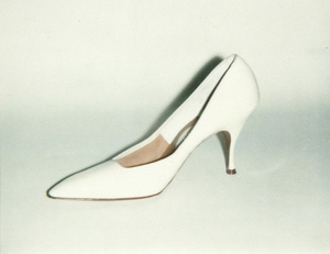 ANDY WARHOL -- الأحذية -- بولارويد ، بولاكولور -- 3 3 / 8 × 4 1 / 4 في.