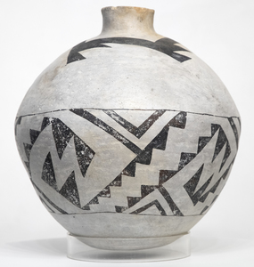 NATIVE AMERICAN - Socorro Black-on-White Storage Jar - argile peinte - 16 x 14 x 14 in.