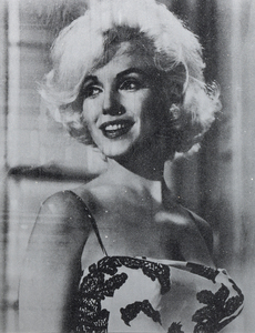 RUSSELL YOUNG – Marilyn Desire Live